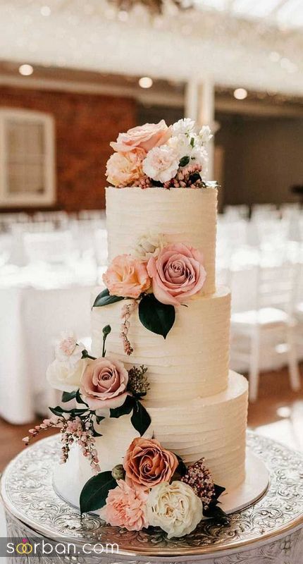کیک عروسی 1401 به سبک خارجی که بسیار زیبا و خاص میباشد