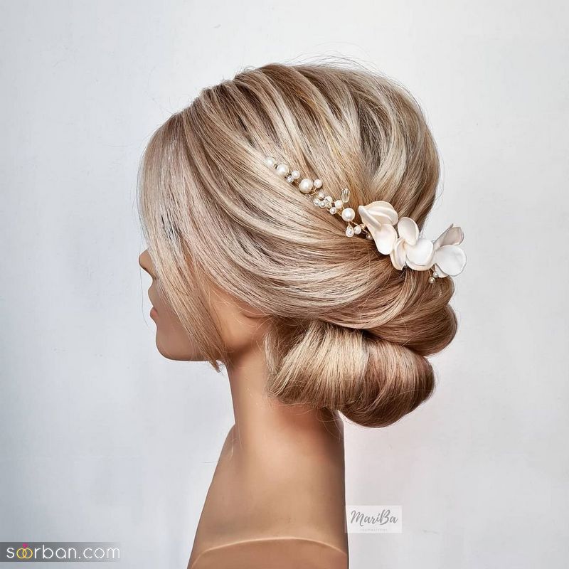 مدل مو عروسی 1401 باز و جمع مناسب موهای رنگ شده همراه با تاج های زیبا