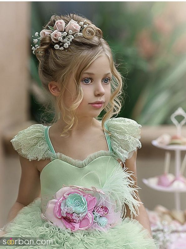 مدل موی دخترانه برای عروسی 1401 خیلی زیبا و تودل برو همراه با گلسرهای شکوفه ای جذاب
