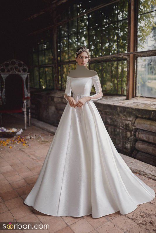 25 مدل لباس عروس شانه افتاده آستین دار 2023  یقه قایقی باز و دلبرونه