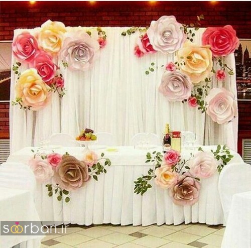 تزیین پشت سر عروس و داماد با پارچه و ساتن و گل های کاغذی