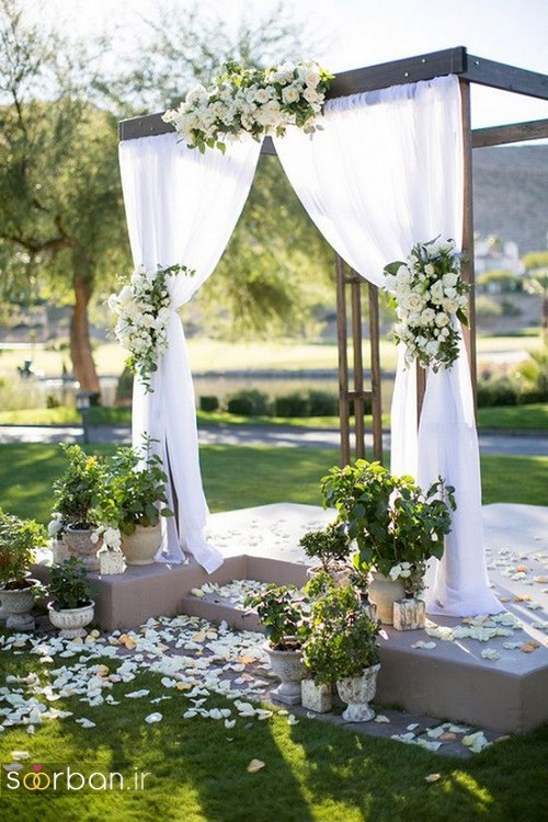 عکس تزیین پشت سر ساده جایگاه عروس و داماد با گل و پارچه