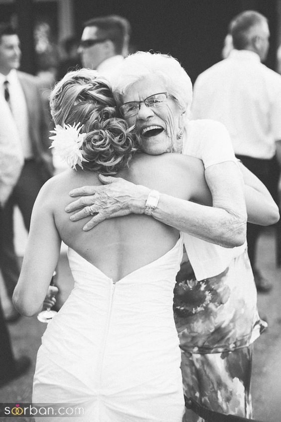 عکاسی عروس با مادربزرگ