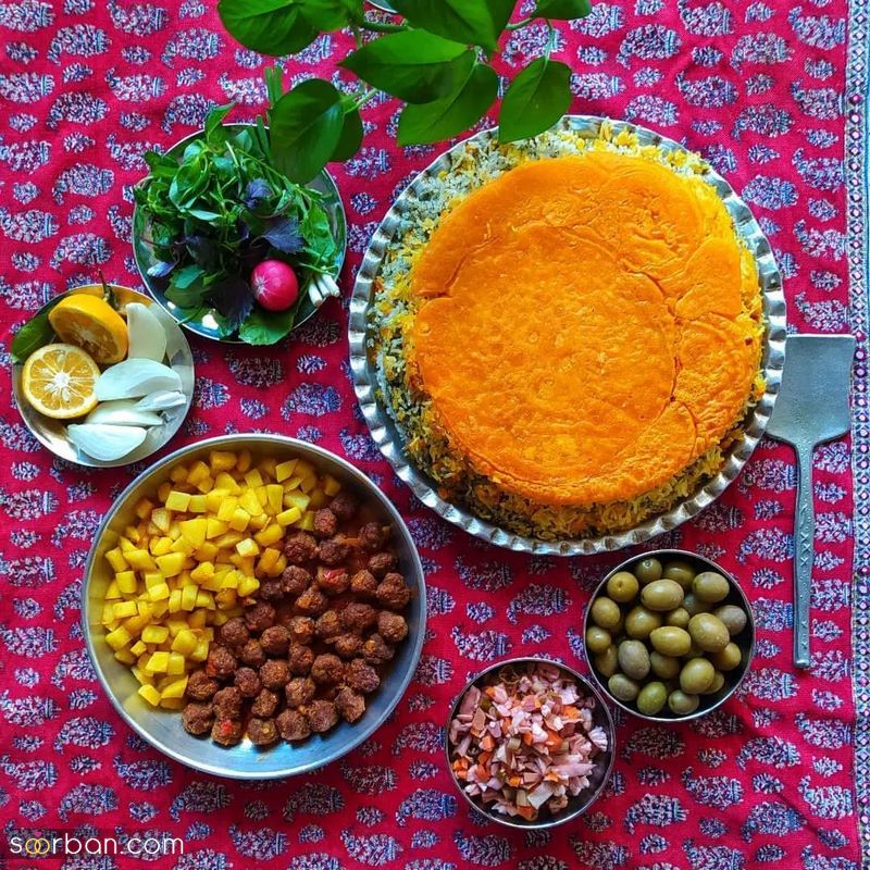 50  عکس از تزیین برنج مجلسی با زعفران همراه با قالب و بدون قالب (رنگی رنگی)