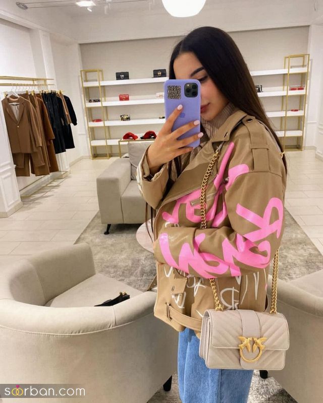 عکس دختر با ایفون 16 پرو مکس جلوی آینه بدون چهره