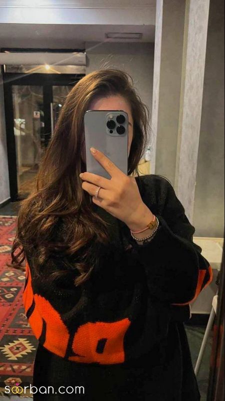 عکس دختر با ایفون 16 پرو مکس جلوی آینه بدون چهره