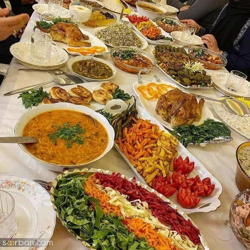 تزیین میز شام 1401 برای انواع غذا حاضری و برنجی (پیشنهاد ویژه) همراه با دسر و ترشیجات