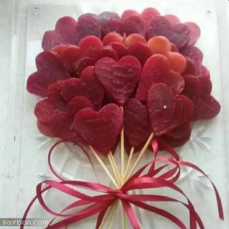 تزیین لبو شب یلدا 1403 به شکلهای واقعا خلاق و جذاب (گل) با قالب های شیرینی