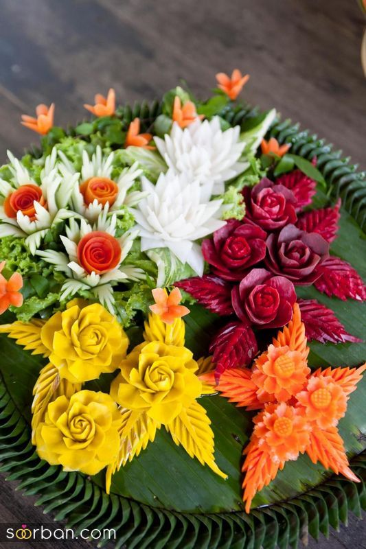تزیین لبو شب یلدا 1403 به شکلهای واقعا خلاق و جذاب (گل) با قالب های شیرینی