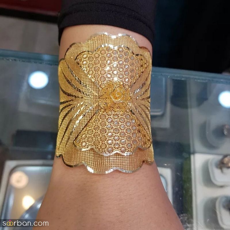 مدل دستبند طلا فیوژن 1402 بسیار شکیل و جذاب برای خانم های عیونی پسند
