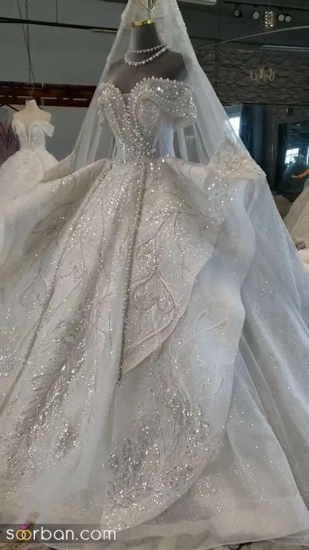 با دیدنی این عكس لباس عروس پف دار 1402 حتما طرفدارش میشوید!