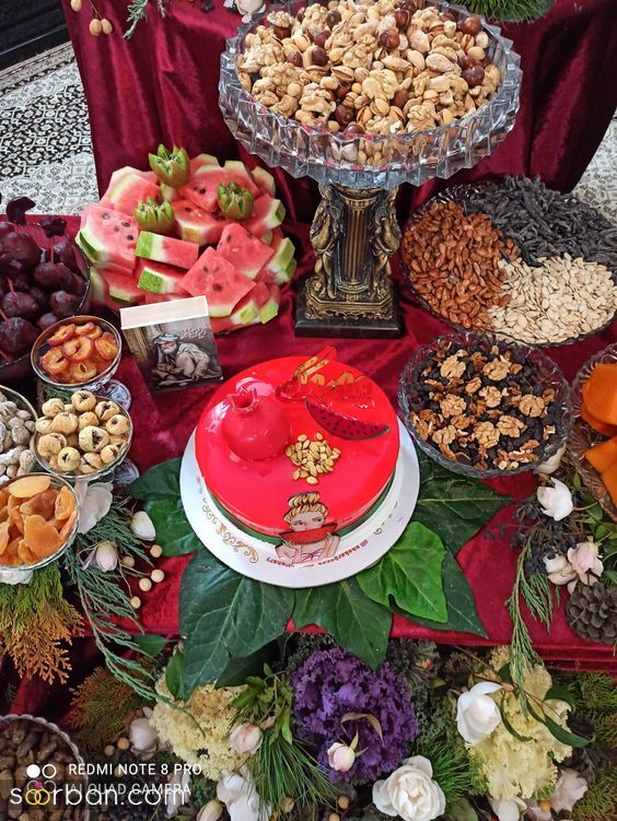 عکس سفره شب یلدا ساده 1403 | تزئین میز شب یلدا سنتی - مدرن و روی کرسی