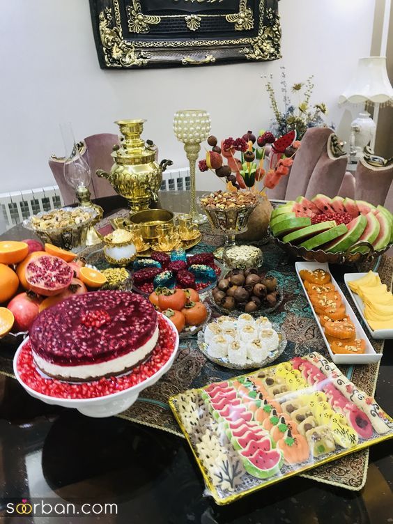 عکس سفره شب یلدا ساده 1403 | تزئین میز شب یلدا سنتی - مدرن و روی کرسی