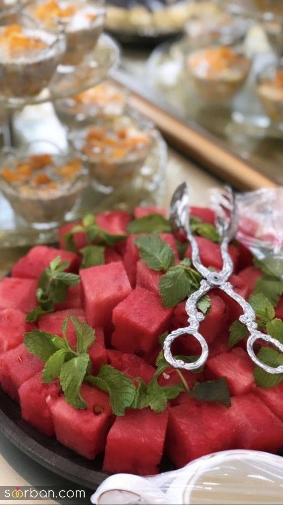 عکس سفره شب یلدا ساده 1403 | تزئین میز شب یلدا سنتی - مدرن و روی کرسی