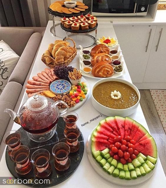 عکس سفره شب یلدا ساده 1403 | تزئین میز شب یلدا سنتی - مدرن و روی کرسی