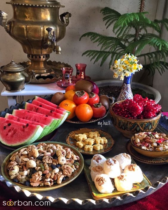 عکس سفره شب یلدا ساده 1403 | تزئین میز شب یلدا سنتی - مدرن و روی کرسی