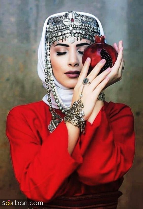 ژست عکاسی شب یلدا 1403 | ایده عکس گرفتن شب یلدا دخترانه - عروس - دونفره