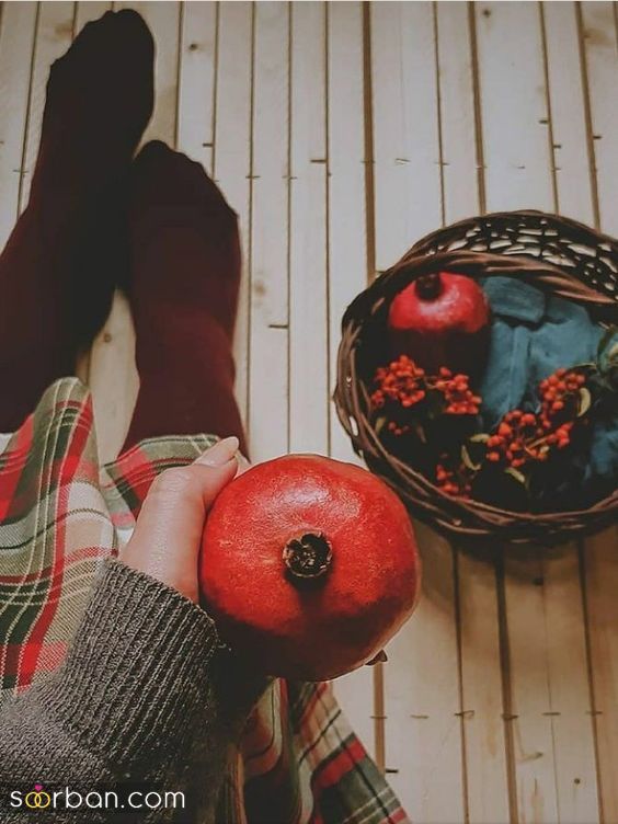 ژست عکاسی شب یلدا 1403 | ایده عکس گرفتن شب یلدا دخترانه - عروس - دونفره