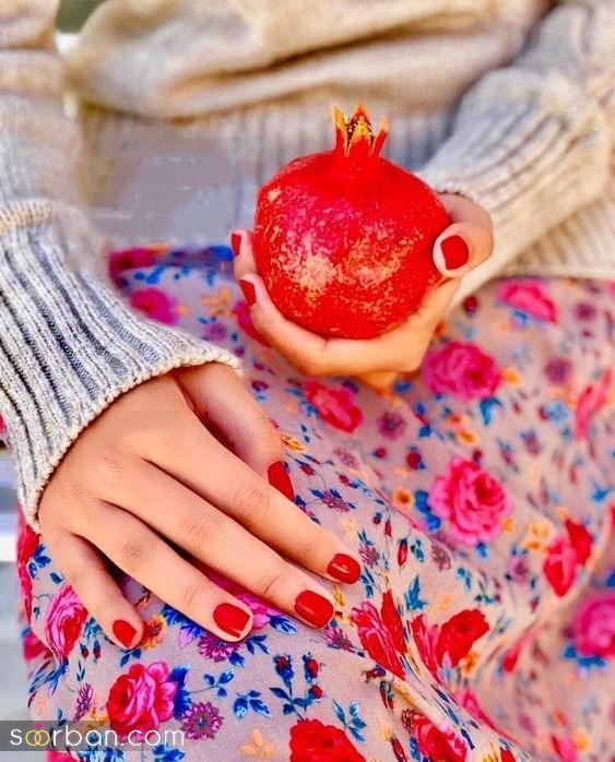 ژست عکاسی شب یلدا 1403 | ایده عکس گرفتن شب یلدا دخترانه - عروس - دونفره