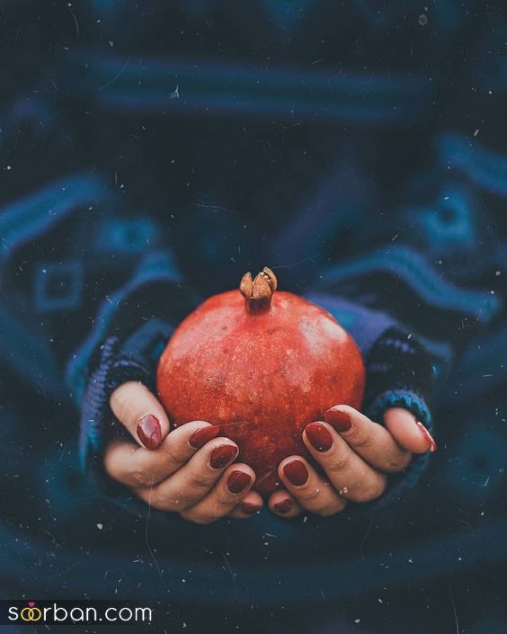 ژست عکاسی شب یلدا 1403 | ایده عکس گرفتن شب یلدا دخترانه - عروس - دونفره