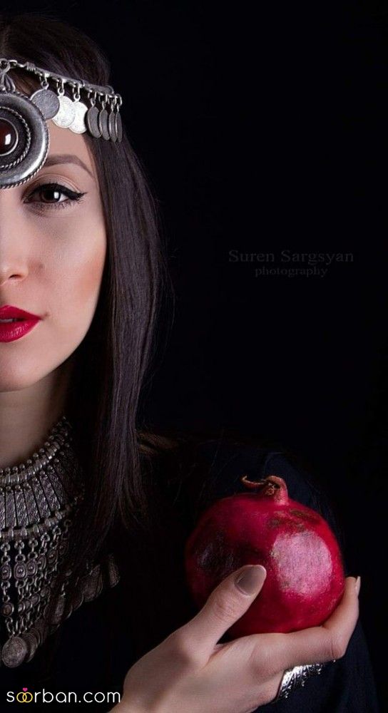 ژست عکاسی شب یلدا 1403 | ایده عکس گرفتن شب یلدا دخترانه - عروس - دونفره