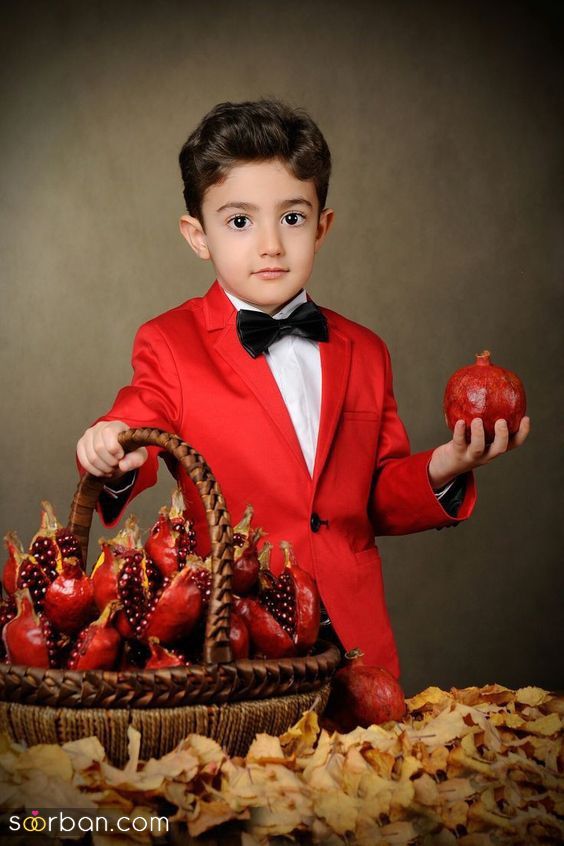 ژست عکس شب یلدا بچگانه 1403 | جدیدترین ایده عکاسی کودک شب یلدا - عکاسی شب یلدا جذاب