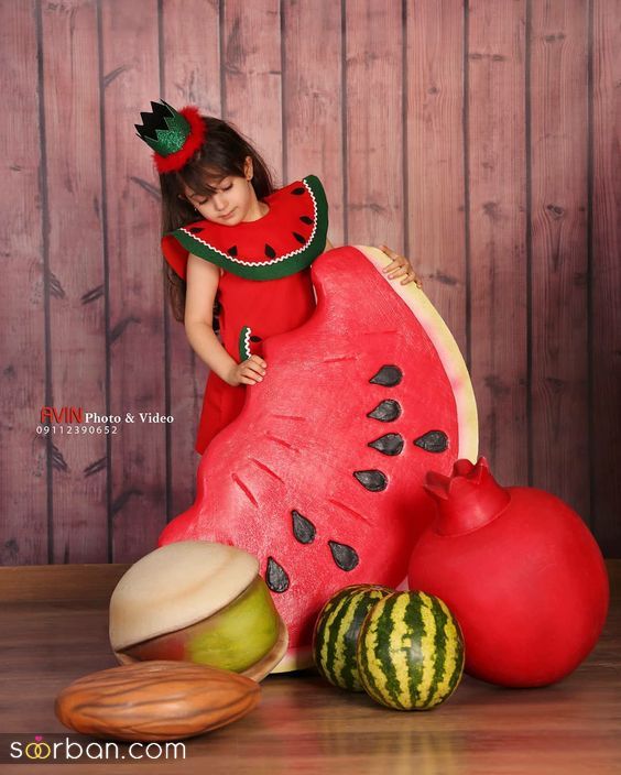 ژست عکس شب یلدا بچگانه 1403 | جدیدترین ایده عکاسی کودک شب یلدا - عکاسی شب یلدا جذاب