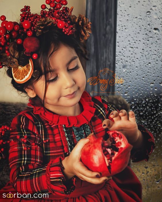ژست عکس شب یلدا بچگانه 1403 | جدیدترین ایده عکاسی کودک شب یلدا - عکاسی شب یلدا جذاب