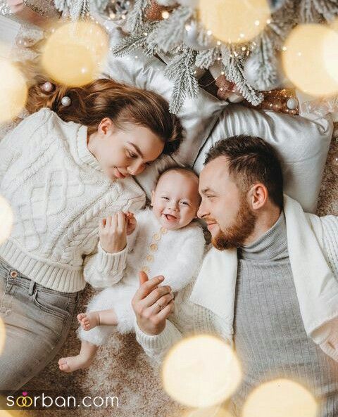 ژست عکس نوزاد با پدر و مادر عاشقانه و خلاق | ایده عکاسی نوزاد با پدر و مادر در خانه 2024