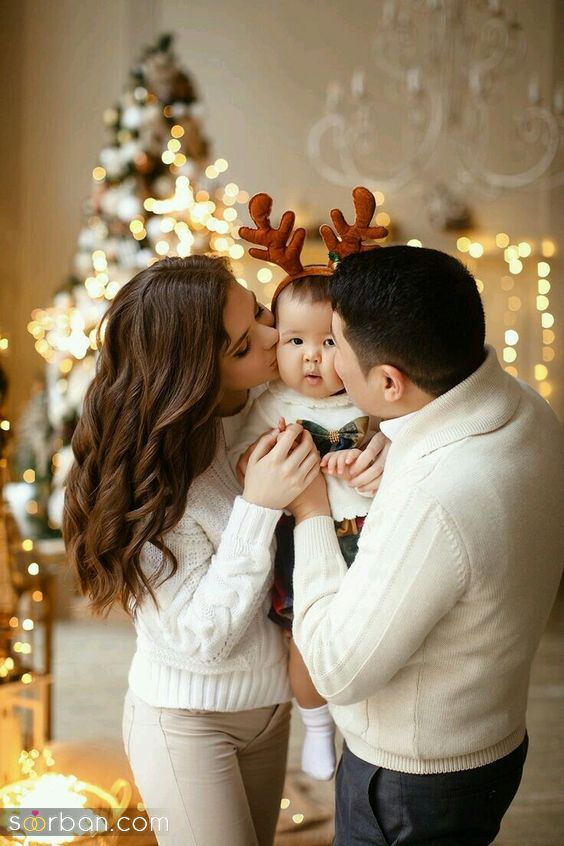 ژست عکس نوزاد با پدر و مادر عاشقانه و خلاق | ایده عکاسی نوزاد با پدر و مادر در خانه 2024