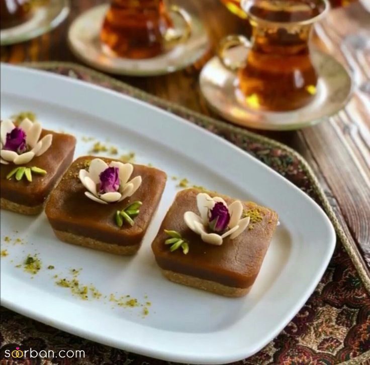 تزیین حلوا با گل محمدی؛ 30 ایده شیک و مجلسی تزیین حلوا برای سفره افطار در ماه رمضان