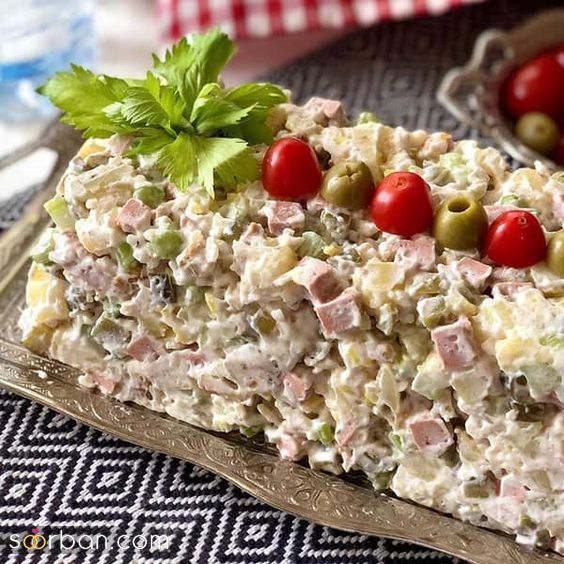ایده تزیین سالاد الویه ساده جدید؛ جذاب و سریع با خوراکی های دم دستی در انواع مدل ظرف برای مهمانی