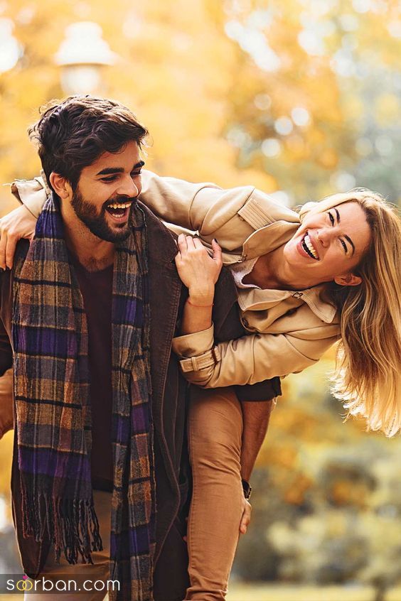 35 مدل ژست عکس پاییزی عاشقانه جدید 2024 فوق العاده خاص و احساسی برای ثبت زیباترین لحظات دو نفره