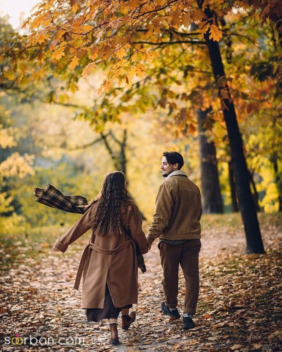 35 مدل ژست عکس پاییزی عاشقانه جدید 2024 فوق العاده خاص و احساسی برای ثبت زیباترین لحظات دو نفره