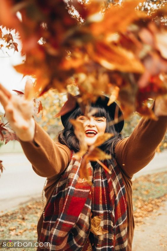 40 مدل ژست عکس با برگ پاییزی دخترانه جدید ساده و خاص با ایده های حرفه ای ناب و جذاب 