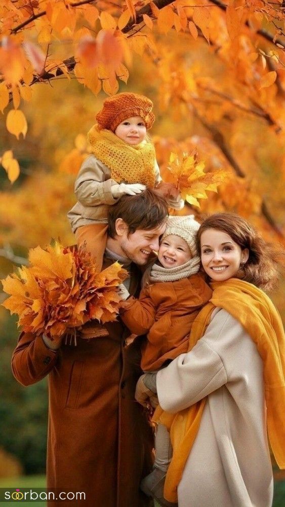 35 مدل ژست عکس پاییزی خانوادگی جذاب خاص و لاکچری برای ثبت لحظات زیبا و خاطره انگیز