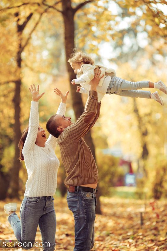35 مدل ژست عکس پاییزی خانوادگی جذاب خاص و لاکچری برای ثبت لحظات زیبا و خاطره انگیز