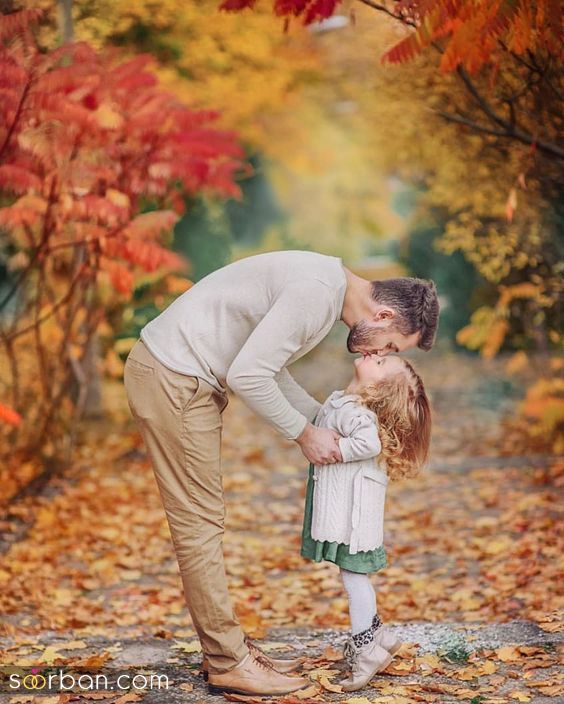35 مدل ژست عکس پاییزی خانوادگی جذاب خاص و لاکچری برای ثبت لحظات زیبا و خاطره انگیز