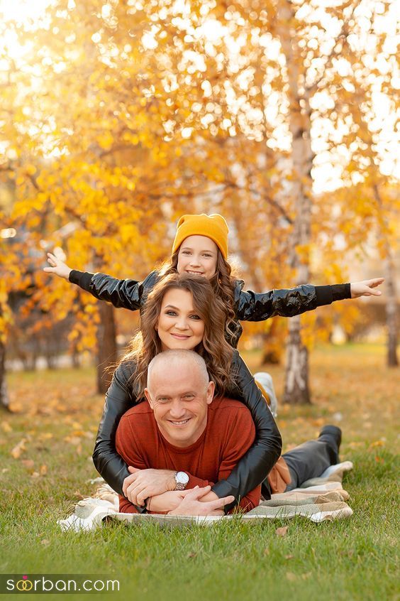 35 مدل ژست عکس پاییزی خانوادگی جذاب خاص و لاکچری برای ثبت لحظات زیبا و خاطره انگیز