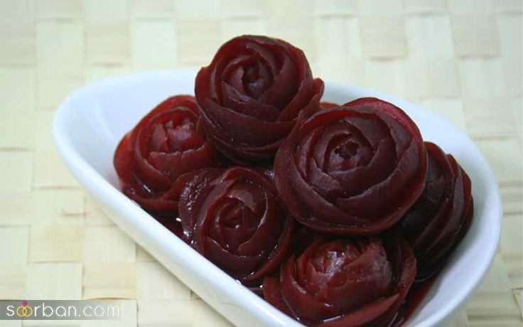 تزیین لبو شب یلدا 1403 به شکلهای واقعا خلاق و جذاب (گل) با قالب های شیرینی