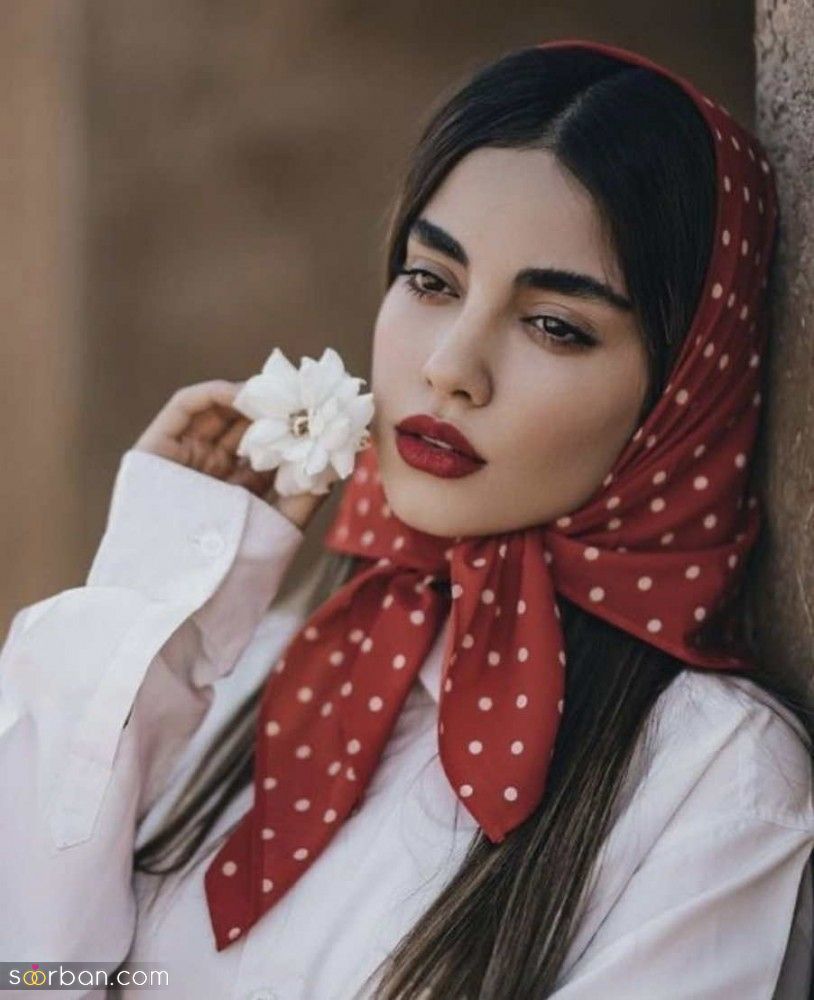 ژست عکاسی دخترونه | 25 ژست عکاسی متنوع دخترونه در طبیعت و خانه برای همه سنین