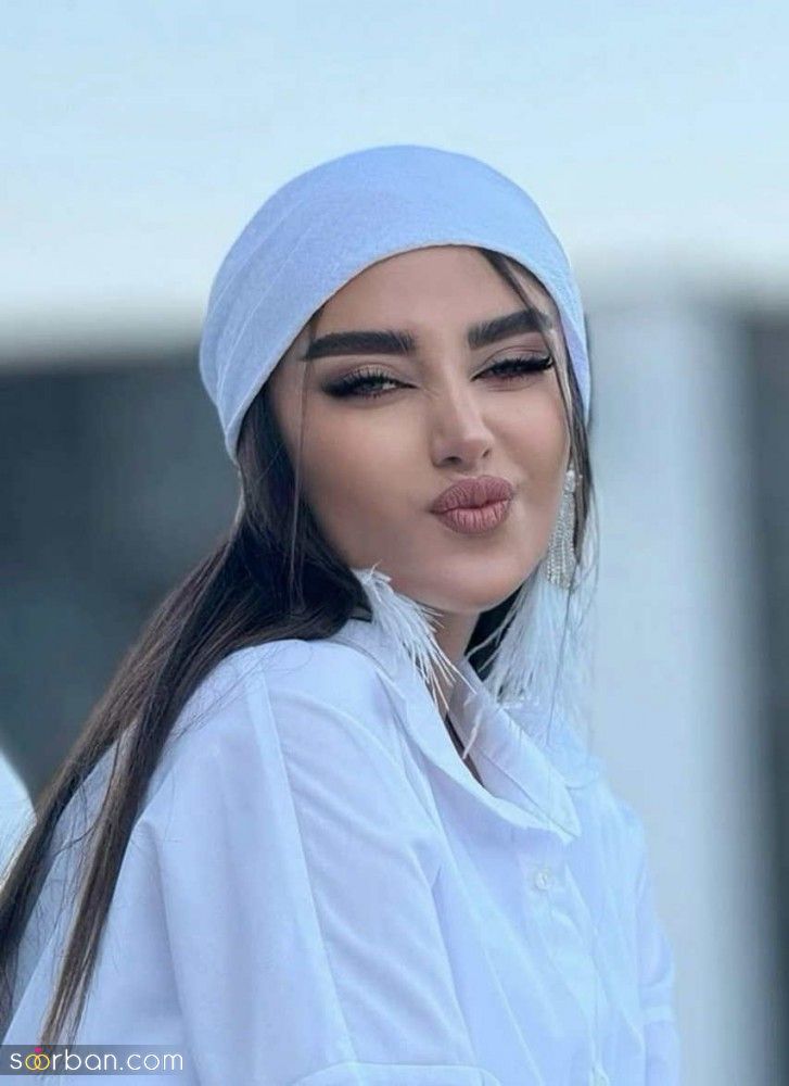 ژست عکاسی دخترونه | 25 ژست عکاسی متنوع دخترونه در طبیعت و خانه برای همه سنین