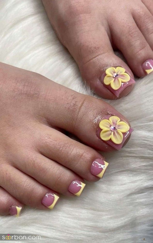 طرح ناخن پا برای عید ۱۴۰۴ | طرح ناخن پا برای عید ۱۴۰۴ بسیار شاد و رنگی رنگی که عاشقشون میشید