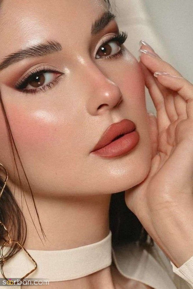 آرایش خاص دخترونه | جلوه ای منحصر به فرد با آرایش خاص دخترونه برای عروسی و مجالس 1404