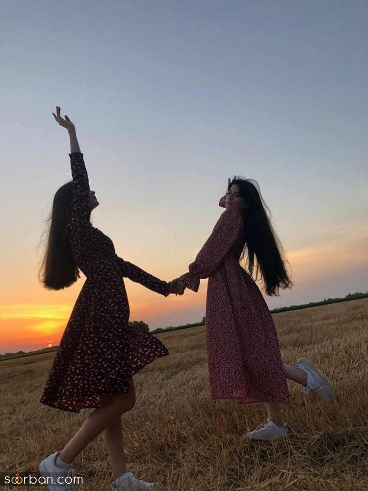 ژست عکس دونفره با دوست صمیمی | ایده برای ژست عکس دونفره با دوست صمیمی و رفاقتی 1404 بسیار راحت و جذاب
