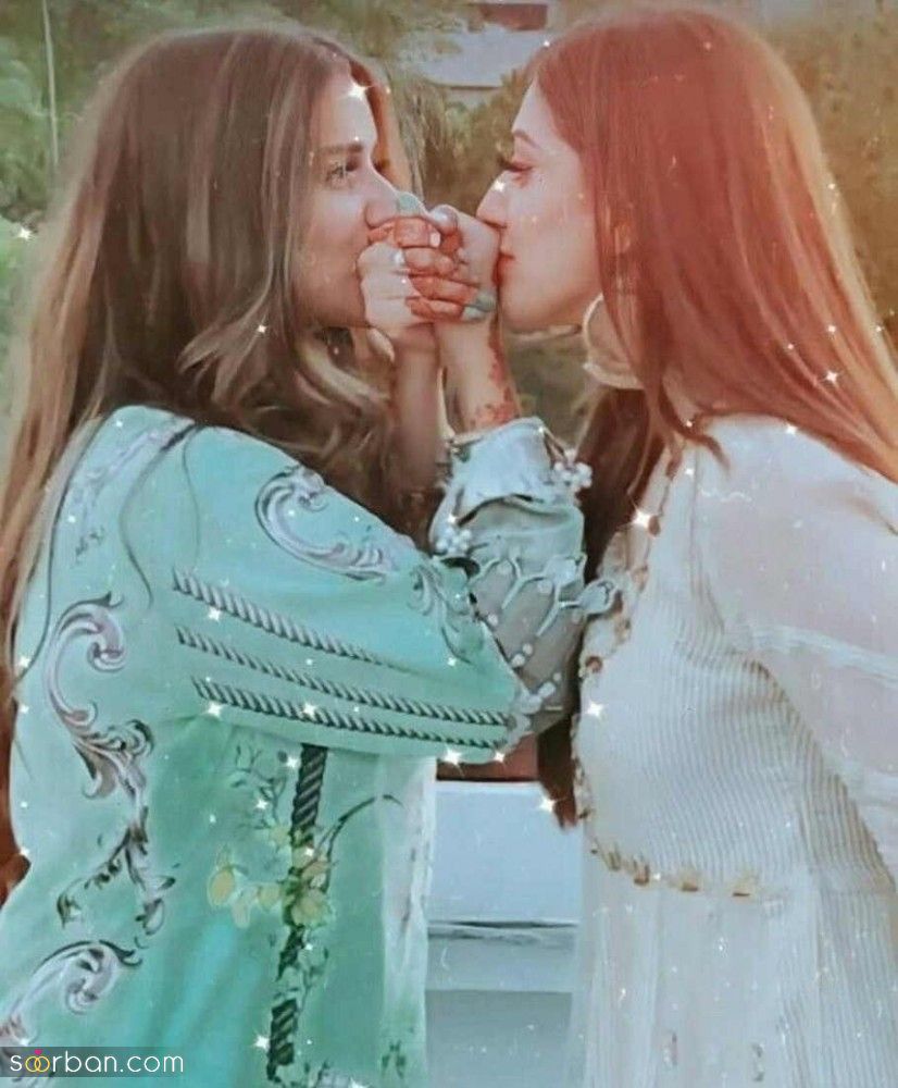 ژست عکس دونفره با دوست صمیمی | ایده برای ژست عکس دونفره با دوست صمیمی و رفاقتی 1404 بسیار راحت و جذاب