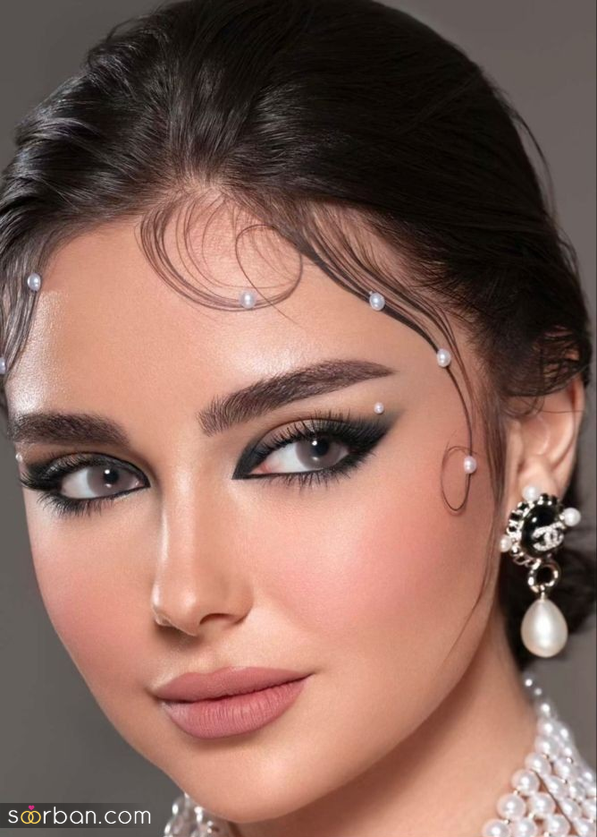 مدل میکاپ با مروارید ؛ ۲۵ ایده لوکس آرایش صورت و چشم با مروارید و سنگ های قیمتی ترند ۲۰۲۵!