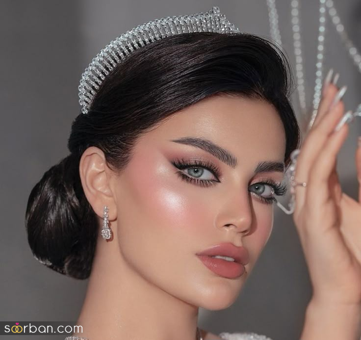 مدل عروس عربی ۲۰۲۵ ؛ ترند های برتر میکاپ و مدل لباس عروس عربی! (از آرایش لبنانی تا لباس‌های افسانه‌ای و شاهانه)
