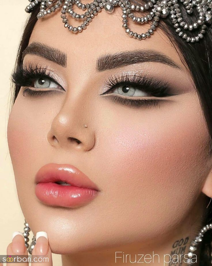 مدل عروس عربی ۲۰۲۵ ؛ ترند های برتر میکاپ و مدل لباس عروس عربی! (از آرایش لبنانی تا لباس‌های افسانه‌ای و شاهانه)