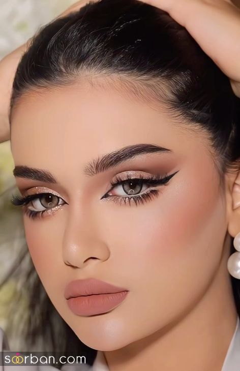 ترند میکاپ خط چشم ۲۰۲۵ | ترندهای میکاپ ۲۰۲۵ از آرایش چشم گربه ای تا خط چشم رنگی